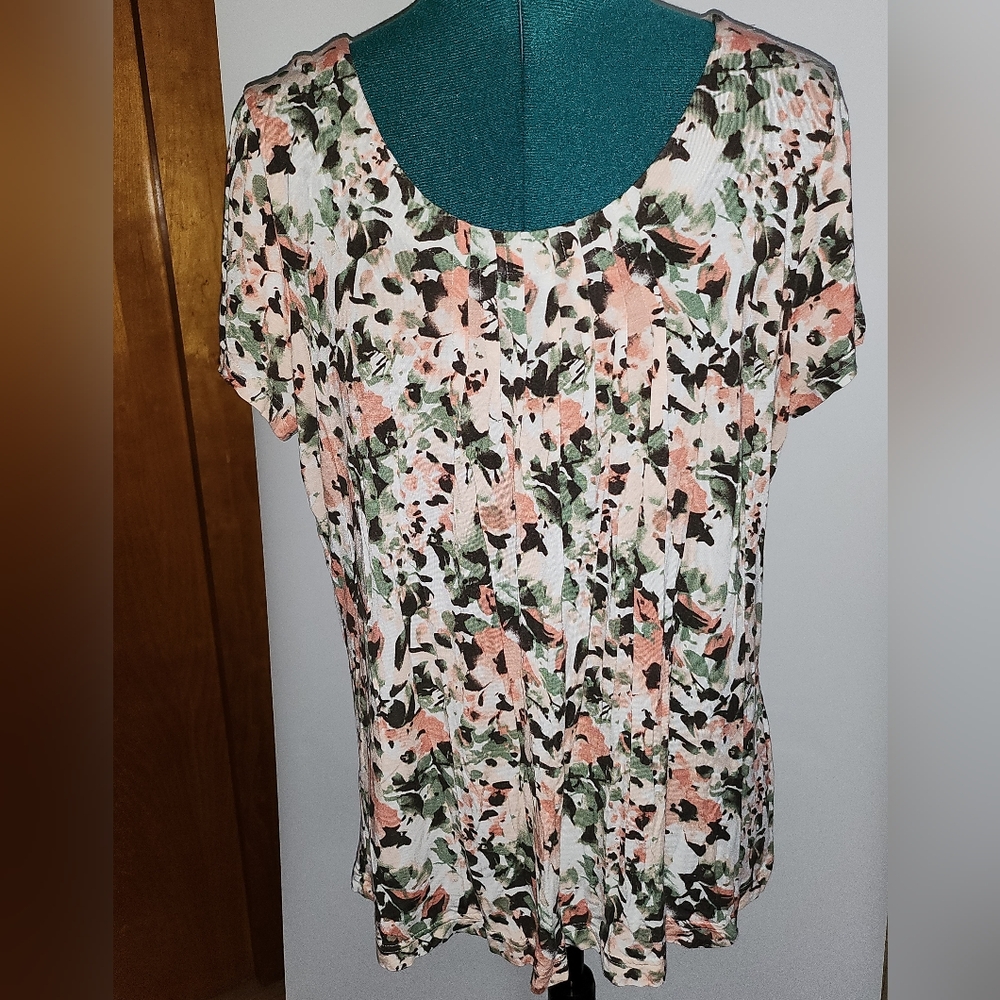 croft & barrow Floral Scoop-Neck Short Sleeve Top in Pink and Green